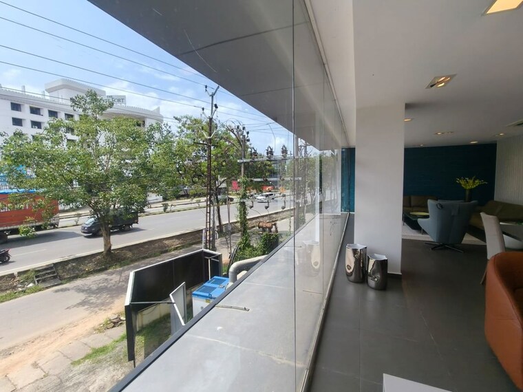 Balcony, kundannoor Commercial Showroom 13000 Sq.Ft. In Kundannoor Kochi 10527915