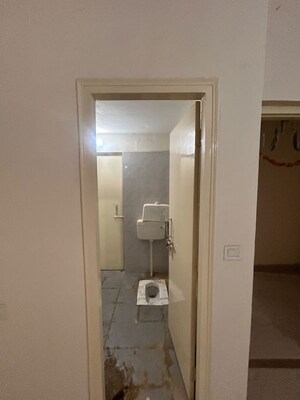 Bathroom in 3 BHK Apartment at Omaxe R2, Gomti Nagar – for Rent