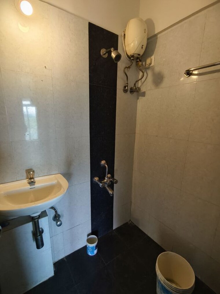 Bathroom, pushkraj-apartments 1 Bedroom 650 Sq.Ft. Apartment In Goregaon East Mumbai 10530695