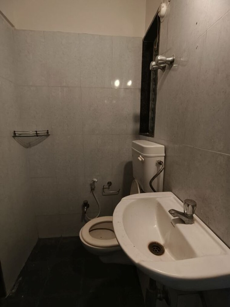 Bathroom, pushkraj-apartments 1 Bedroom 650 Sq.Ft. Apartment In Goregaon East Mumbai 10530695