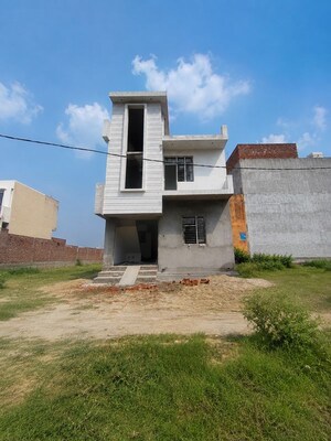  Plot For Sale in Salempur Rajputan