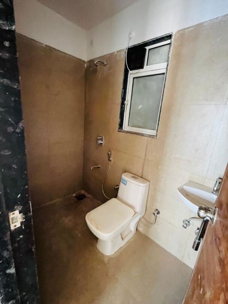 Bathroom, je-and-vee-shiv-krupa 1 Bedroom 425 Sq.Ft. Apartment In Malad East Mumbai 10530704