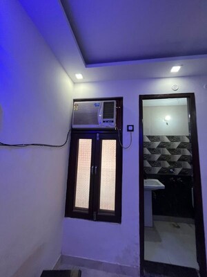 Room in 2 BHK Builder Floor at Dwarka Mor – for Rent
