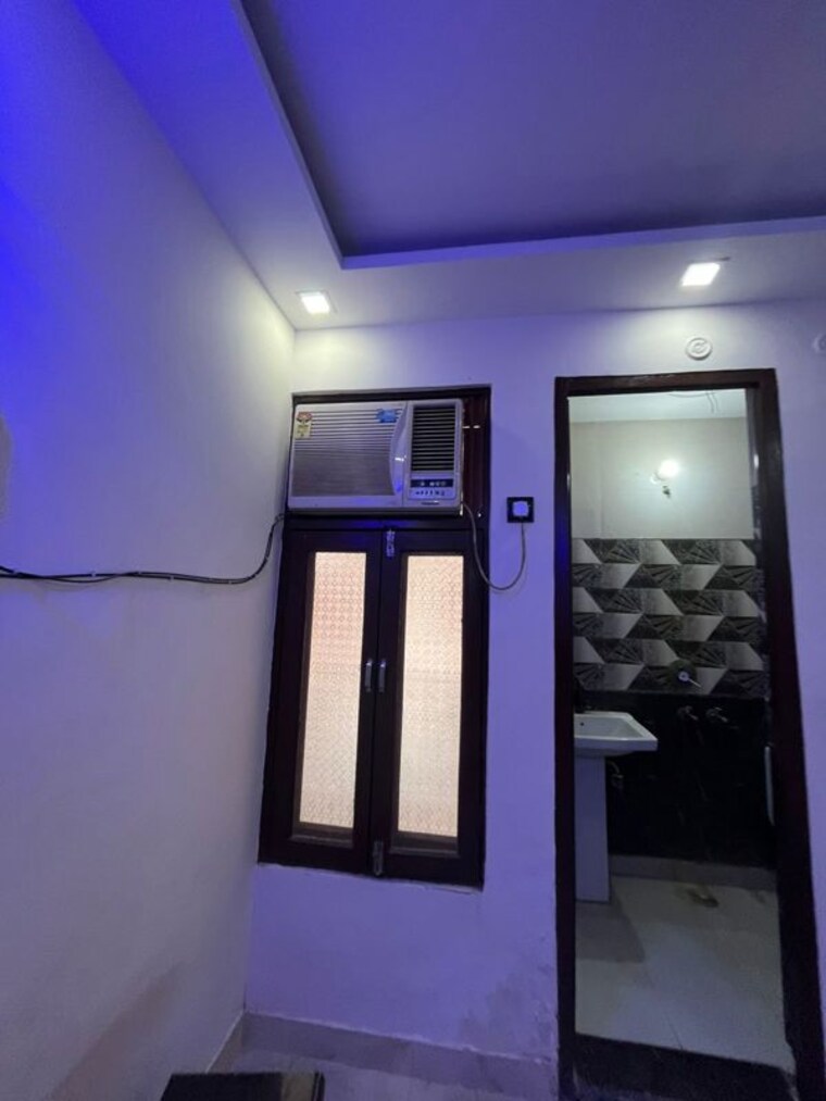 Room, dwarka mor 2 Bedroom 60 Sq.Yd. Builder Floor In Dwarka Mor Delhi 10530733