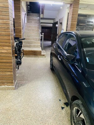 Parking in 2 BHK Builder Floor at Dwarka Mor – for Rent