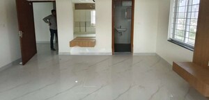 Room in 3 BHK Apartment at Madhu Park Ville, Tellapur – for Rent