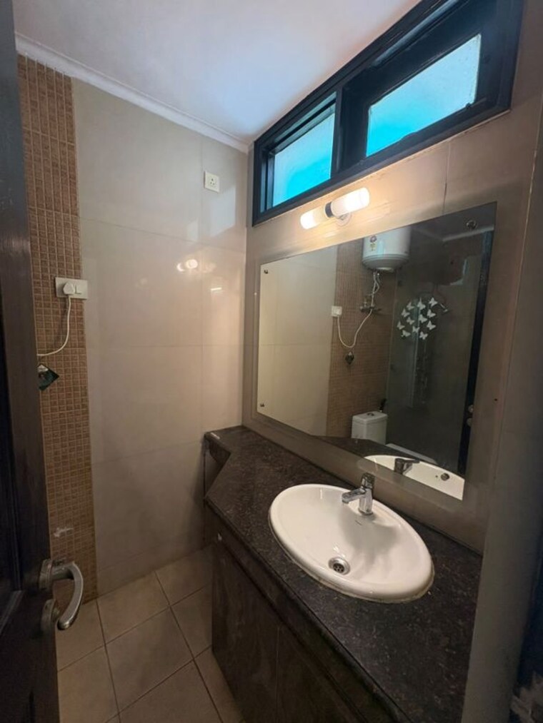 Bathroom, ameya-sapphire-57 4 Bedroom 5000 Sq.Ft. Villa In Sector 57 Gurgaon 10530771