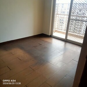 Room in 2.5 BHK Apartment at Mahagun Mywoods, Sector 16c Greater Noida – for Rent