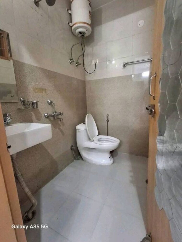 Bathroom, pareena-coban-residences 3 Bedroom 1997 Sq.Ft. Apartment In Sector 99a Gurgaon 10530823