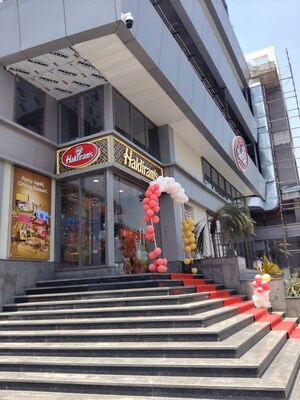  Shop – Exterior View View at SKA Arcadia, Wave City - for Sale