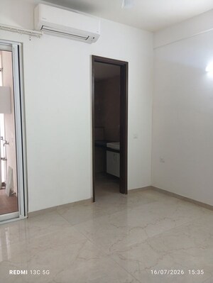 Room in 2 BHK Apartment at Smart World Orchard, Sector 61 – for Rent