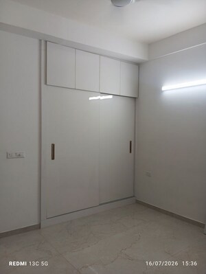 Room in 2 BHK Apartment at Smart World Orchard, Sector 61 – for Rent
