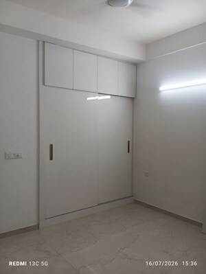 Room in 2 BHK Apartment at Smart World Orchard, Sector 61 – for Rent
