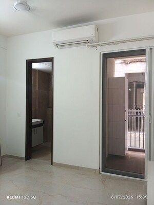 Room in 2 BHK Apartment at Smart World Orchard, Sector 61 – for Rent