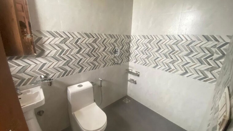 Bathroom, gmada-eco-city 1 RK 200 Sq.Ft. Independent House In North Mullanpur Chandigarh 10530824
