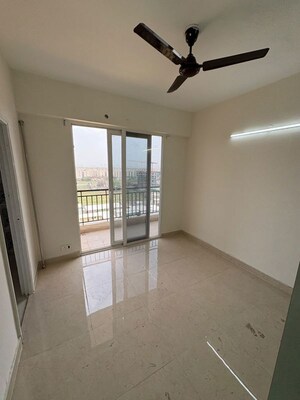 Room in 2 BHK Apartment at Signature The Millennia 3, Sector 37d – for Rent