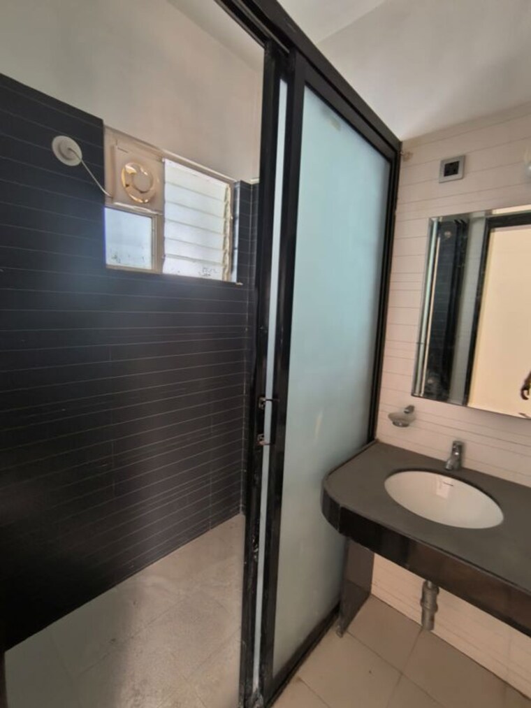 Bathroom, palash-fgh 3 Bedroom 2025 Sq.Ft. Penthouse In Wakad Pune 10530831