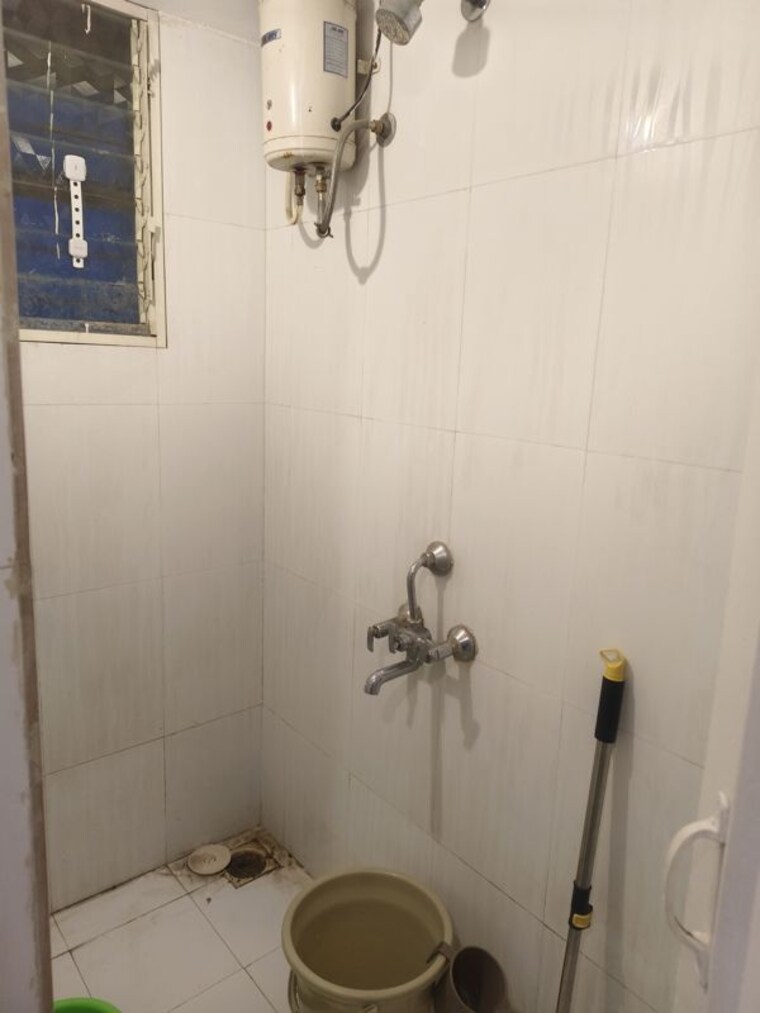 Bathroom, shri-ram-nagar-society 1 Bedroom 600 Sq.Ft. Apartment In Aundh Pune 10530835