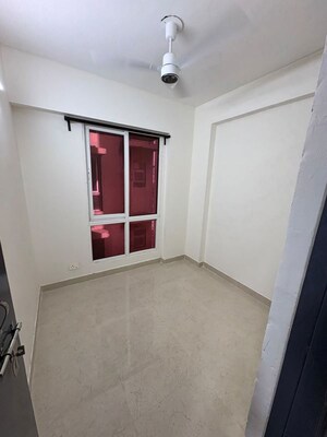 Room in 2.5 BHK Apartment at Signature The Millennia 3, Sector 37d – for Rent