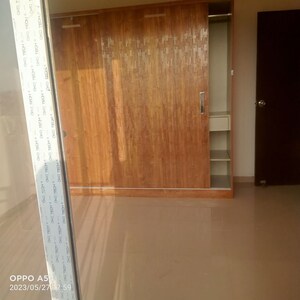 Room in 2.5 BHK Apartment at Mahagun Mywoods, Sector 16c Greater Noida – for Sale