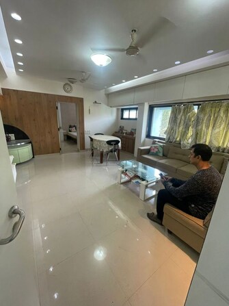 1 BHK Apartment For Rent in Abhishek Apartment Andheri West in Andheri West, Mumbai