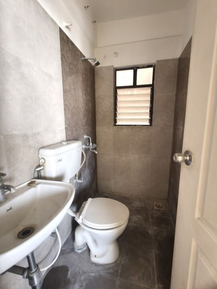 Bathroom, kolte-patil-margosa-heights 3 Bedroom 1400 Sq.Ft. Apartment In Mohammadwadi Pune 10239709