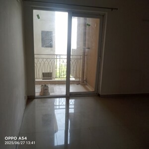 Room in 2.5 BHK Apartment at Mahagun Mywoods, Sector 16c Greater Noida – for Rent