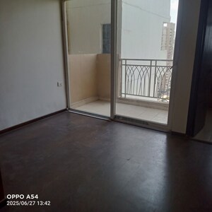 Room in 2.5 BHK Apartment at Mahagun Mywoods, Sector 16c Greater Noida – for Rent
