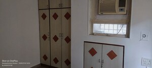 Room in 1.5 BHK Apartment at Pushpagriha Apartment, Khar West – for Rent