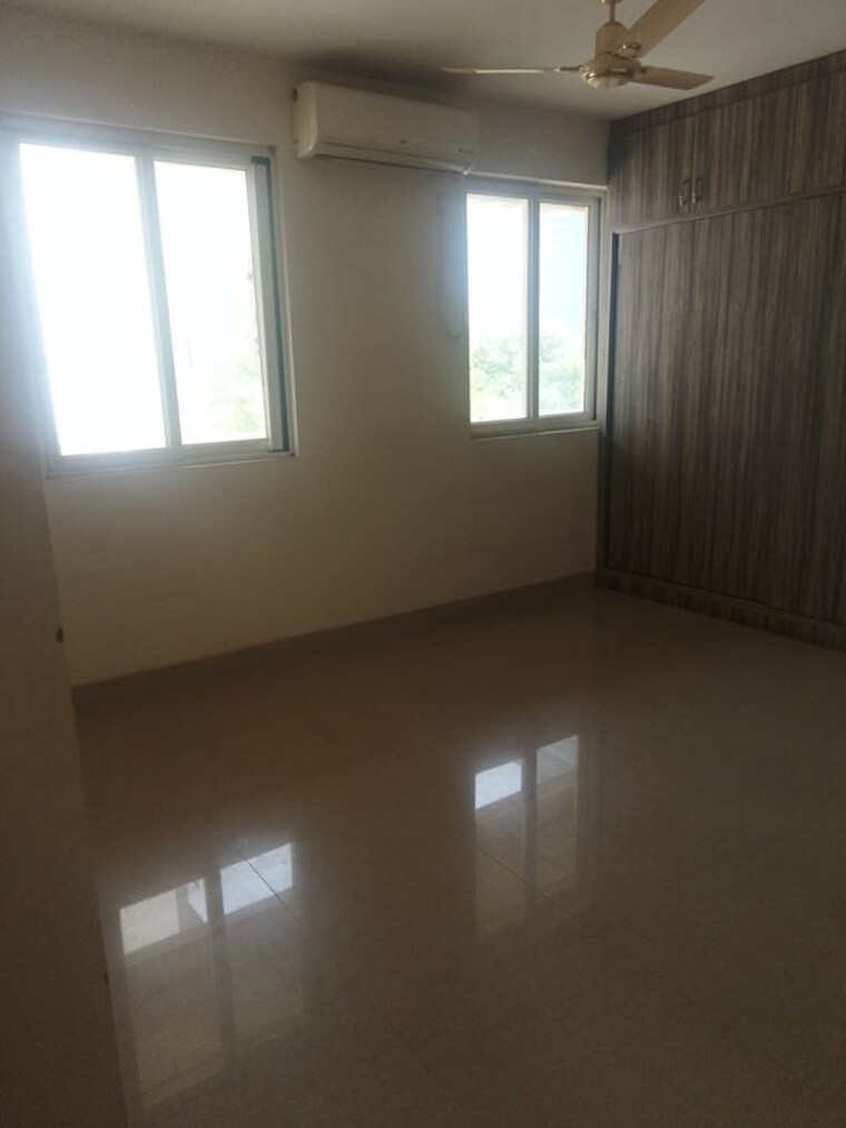 Room, emaar-emerald-floors 4 Bedroom 2000 Sq.Ft. Apartment In Sector 65 Gurgaon 10530916