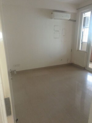 Room in 4 BHK Apartment at Emaar Emerald Floors, Sector 65 – for Rent