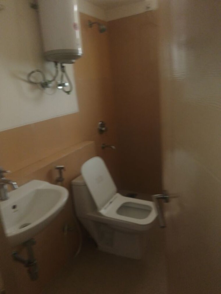 Bathroom, emaar-emerald-floors 4 Bedroom 2000 Sq.Ft. Apartment In Sector 65 Gurgaon 10530916