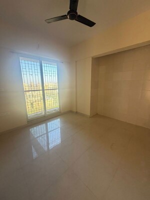 Room in 2 BHK Apartment at Ashar Sapphire, Kapur Bawdi – for Rent