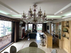Living Room in 2 BHK Apartment at Santacruz West – for Rent