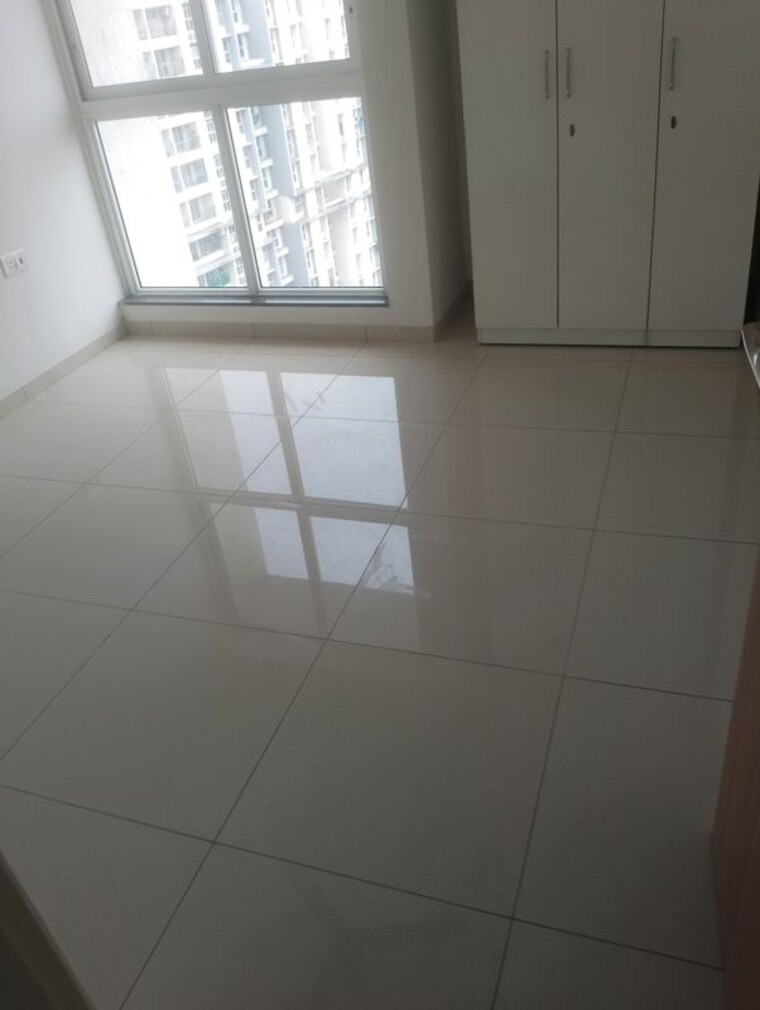 Bathroom, godrej-emerald 1.5 Bedroom 800 Sq.Ft. Apartment In Ghodbunder Road Thane 10530980