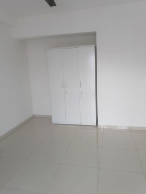 Room in 1.5 BHK Apartment at Godrej Emerald, Ghodbunder Road – for Rent
