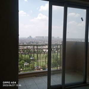 Room in 2 BHK Apartment at Mahagun Mywoods, Sector 16c Greater Noida – for Rent