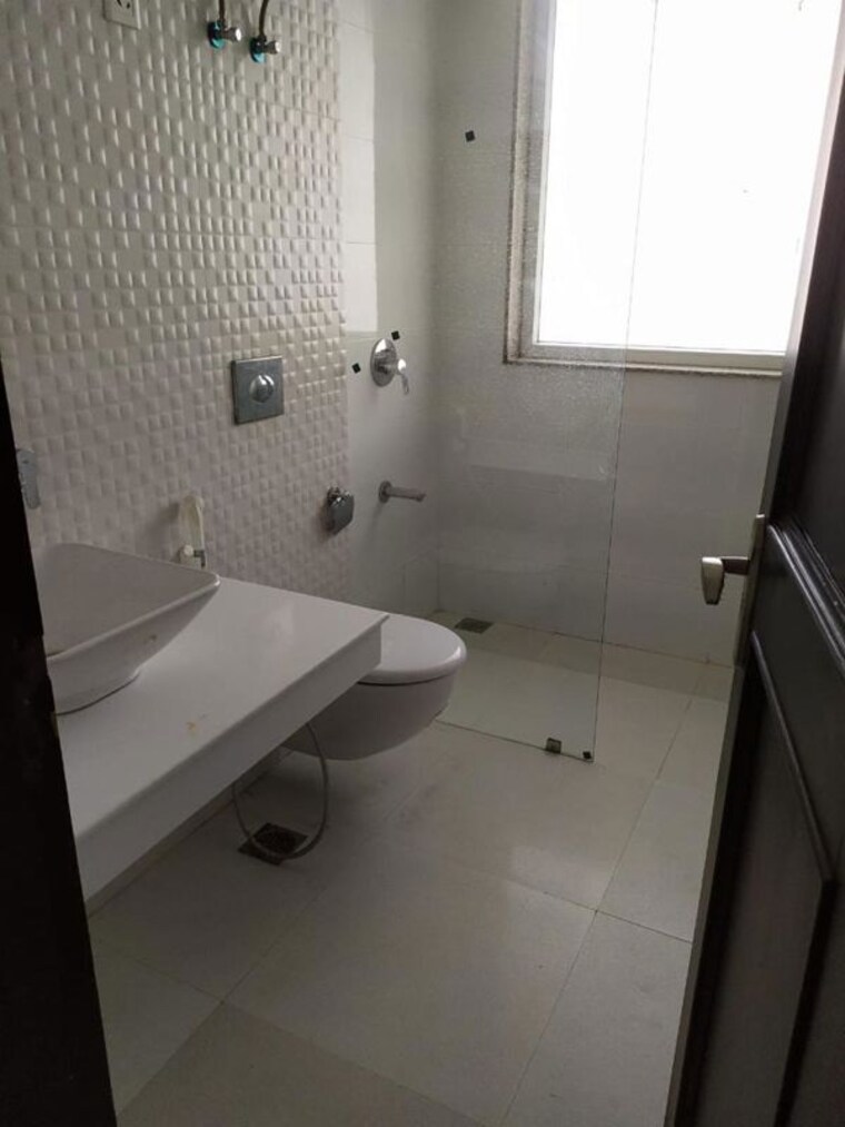 Bathroom, krisumi-waterfall-residences 3 Bedroom 2502 Sq.Ft. Apartment In Sector 36a Gurgaon 10531012