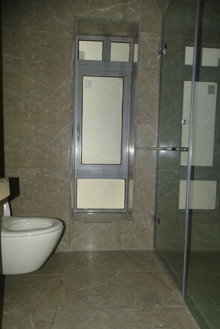 Bathroom, oberoi-realty-exquisite 4 Bedroom 2000 Sq.Ft. Apartment In Goregaon East Mumbai 10529070