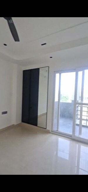 Room in 3 BHK Builder Floor at Sector 85 – for Sale
