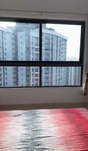 Room in 2 BHK Apartment at Kalpataru Immensa, Kolshet Road – for Rent