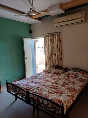 Bedroom in 3 BHK Apartment at Vastrapur – for Rent