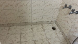 Bathroom in 2 BHK Builder Floor at Unitech Arcadia, South City 2 – for Rent