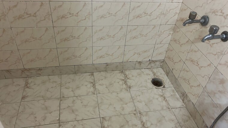 Bathroom, unitech-arcadia 2 Bedroom 1450 Sq.Ft. Builder Floor In South City 2 Gurgaon 10531184