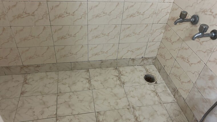 Bathroom, unitech-arcadia 2 Bedroom 1450 Sq.Ft. Builder Floor In South City 2 Gurgaon 10531184