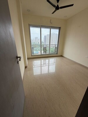 Room in 4 BHK Apartment at Avron V, Chembur – for Rent
