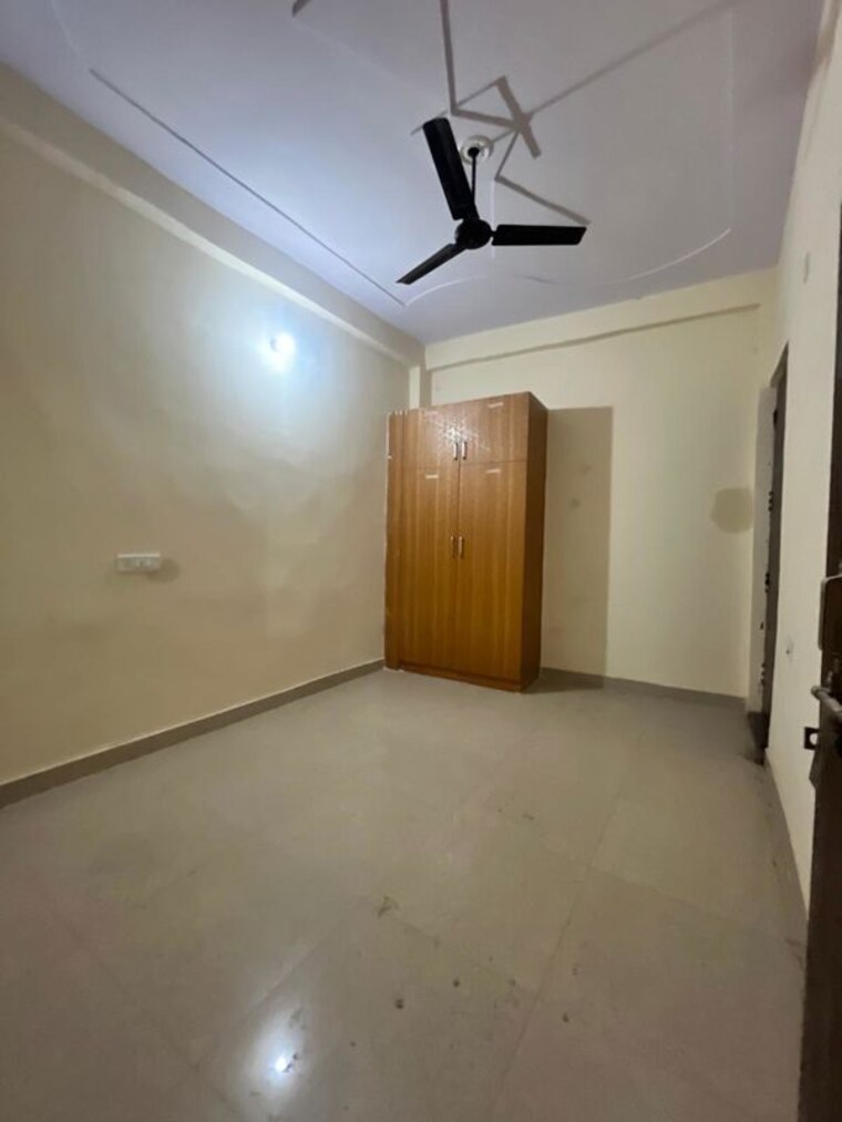 Room, vaidpura 3.5 Bedroom 1880 Sq.Ft. Villa In Vaidpura Greater Noida 10531204