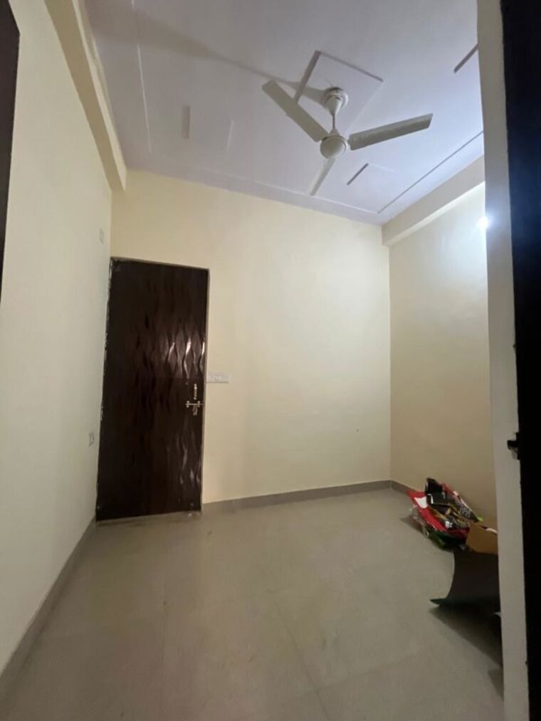 Room, vaidpura 3.5 Bedroom 1880 Sq.Ft. Villa In Vaidpura Greater Noida 10531204