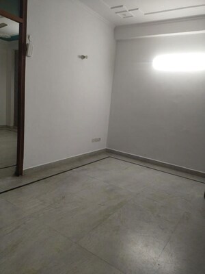 Room in 3 BHK Builder Floor at Sector 43 – for Rent