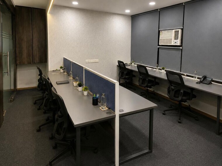 Team Area, netaji subhash place Commercial Office Space 600 Sq.Ft. In Netaji Subhash Place Delhi 10531218